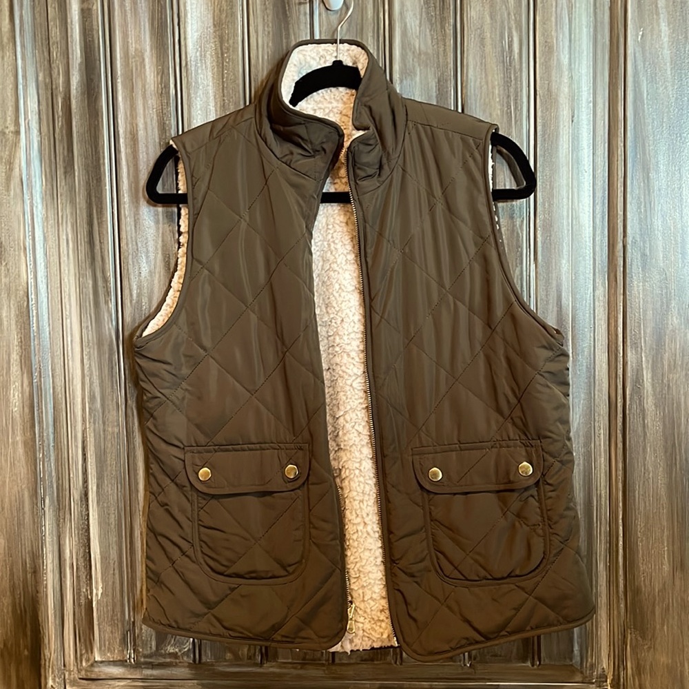 Quilted reversible outerwear vest